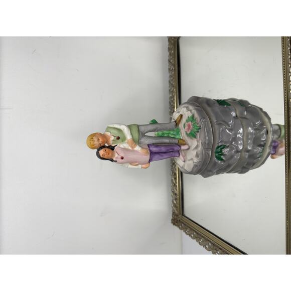 Vintage Loves Story Music Box Figurine Romantic Couple Hippie Couple Romantic - Picture 10 of 10